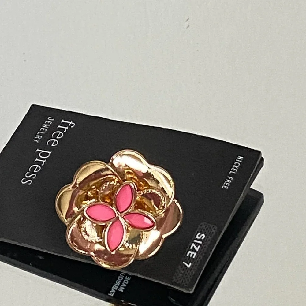 Nordstrom Gold Tone Chunky Flower Statement Ring Size 7